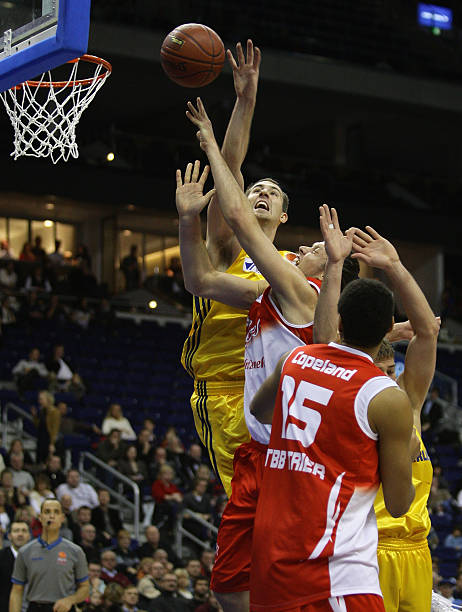 的表现吸引 的表现吸引