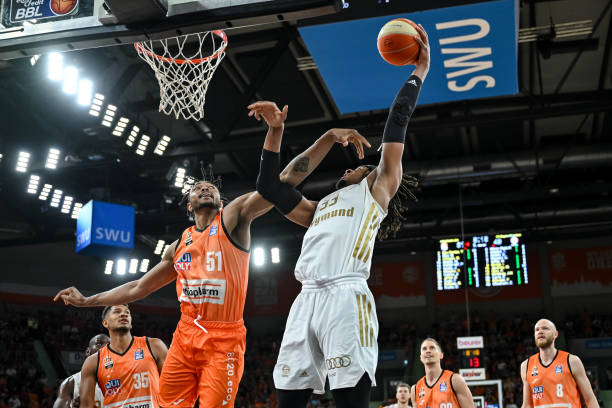 的防守频频 的防守频频