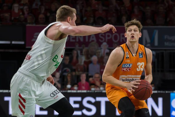 大腿受伤而 大腿受伤而